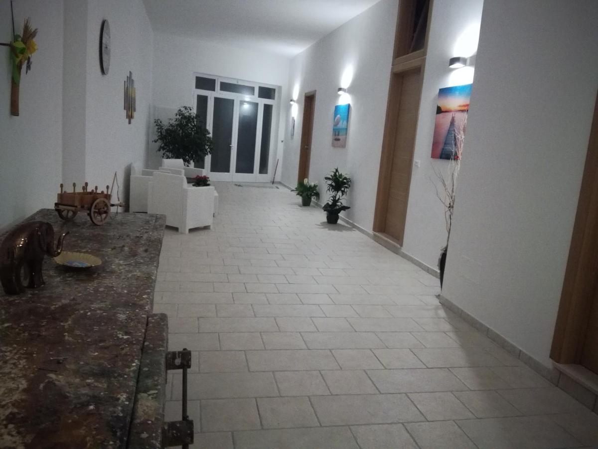 Carpentry Bed & Breakfast Uggiano La Chiesa Exterior photo